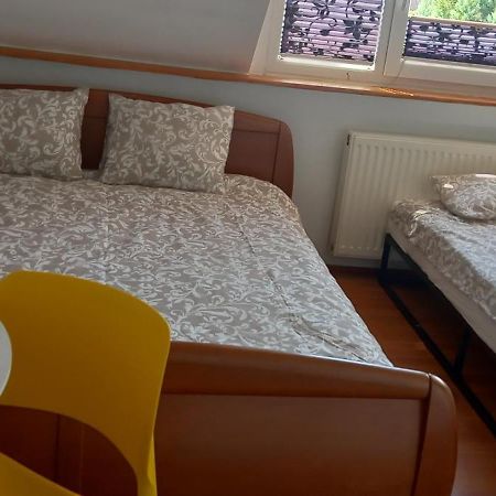 Apartmán Domek Pod Sosnami Pokoje 2-3 Osobowe Mielno  Exteriér fotografie
